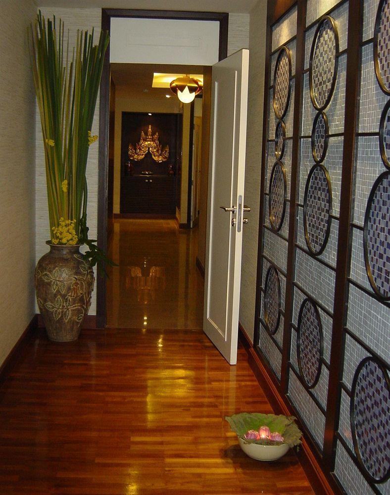 Gardengrove Suites Bangkok Bagian luar foto