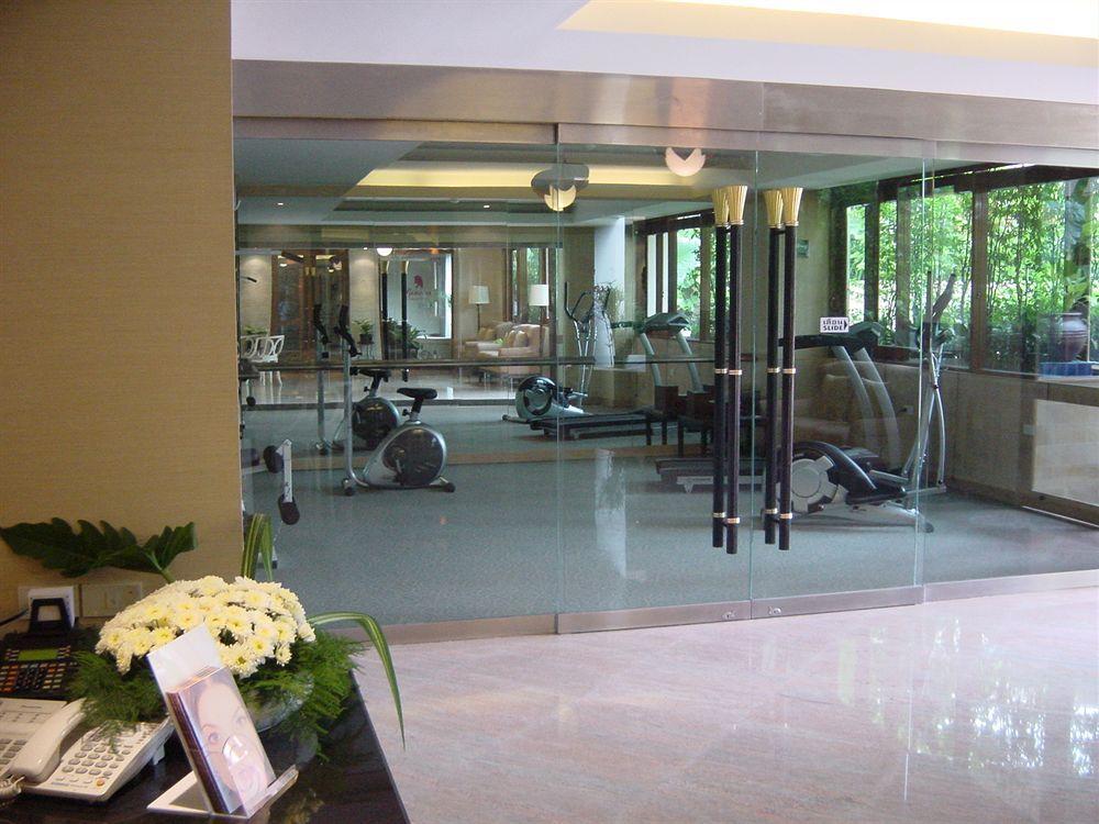 Gardengrove Suites Bangkok Bagian luar foto