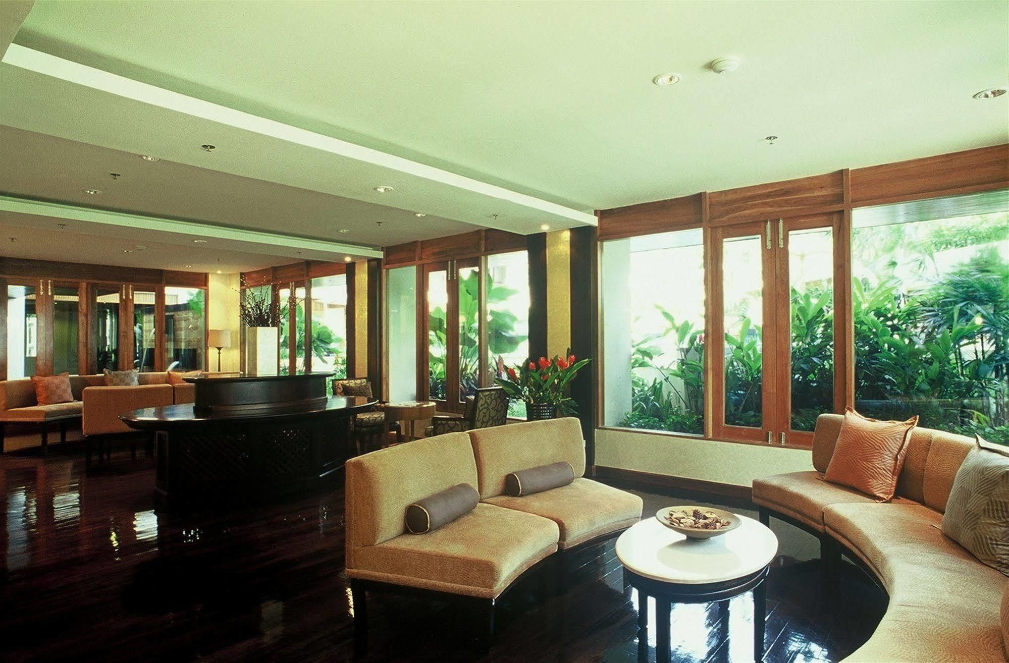 Gardengrove Suites Bangkok Bagian luar foto