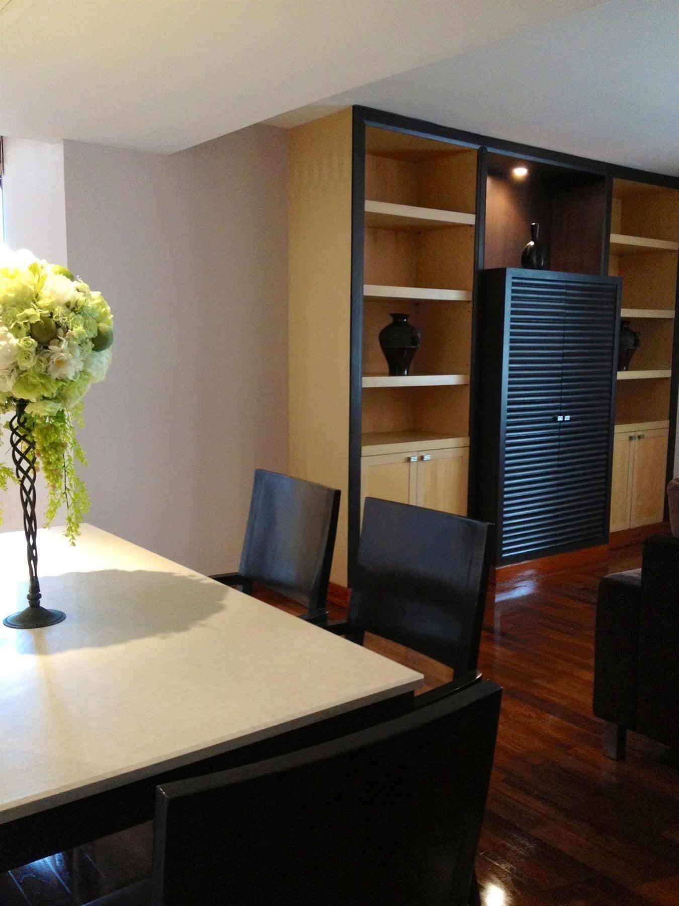 Gardengrove Suites Bangkok Bagian luar foto