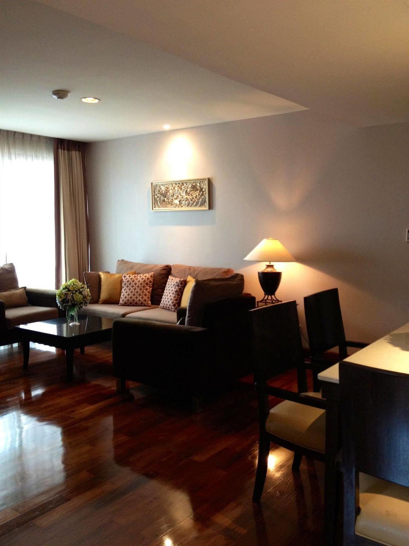 Gardengrove Suites Bangkok Bagian luar foto