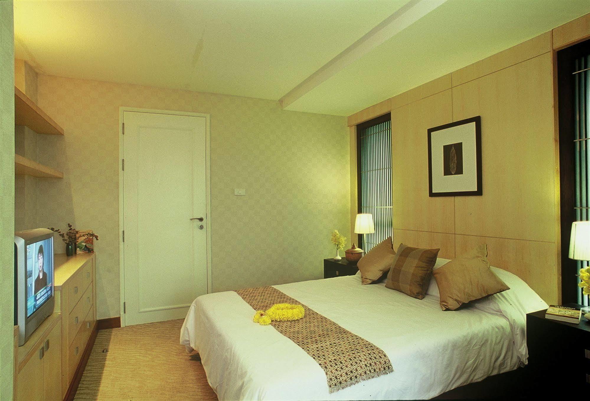 Gardengrove Suites Bangkok Bagian luar foto