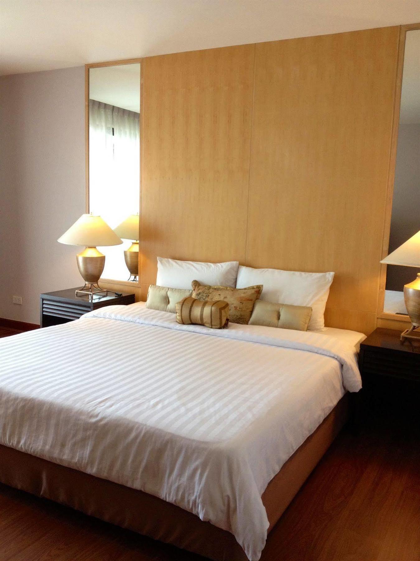 Gardengrove Suites Bangkok Bagian luar foto