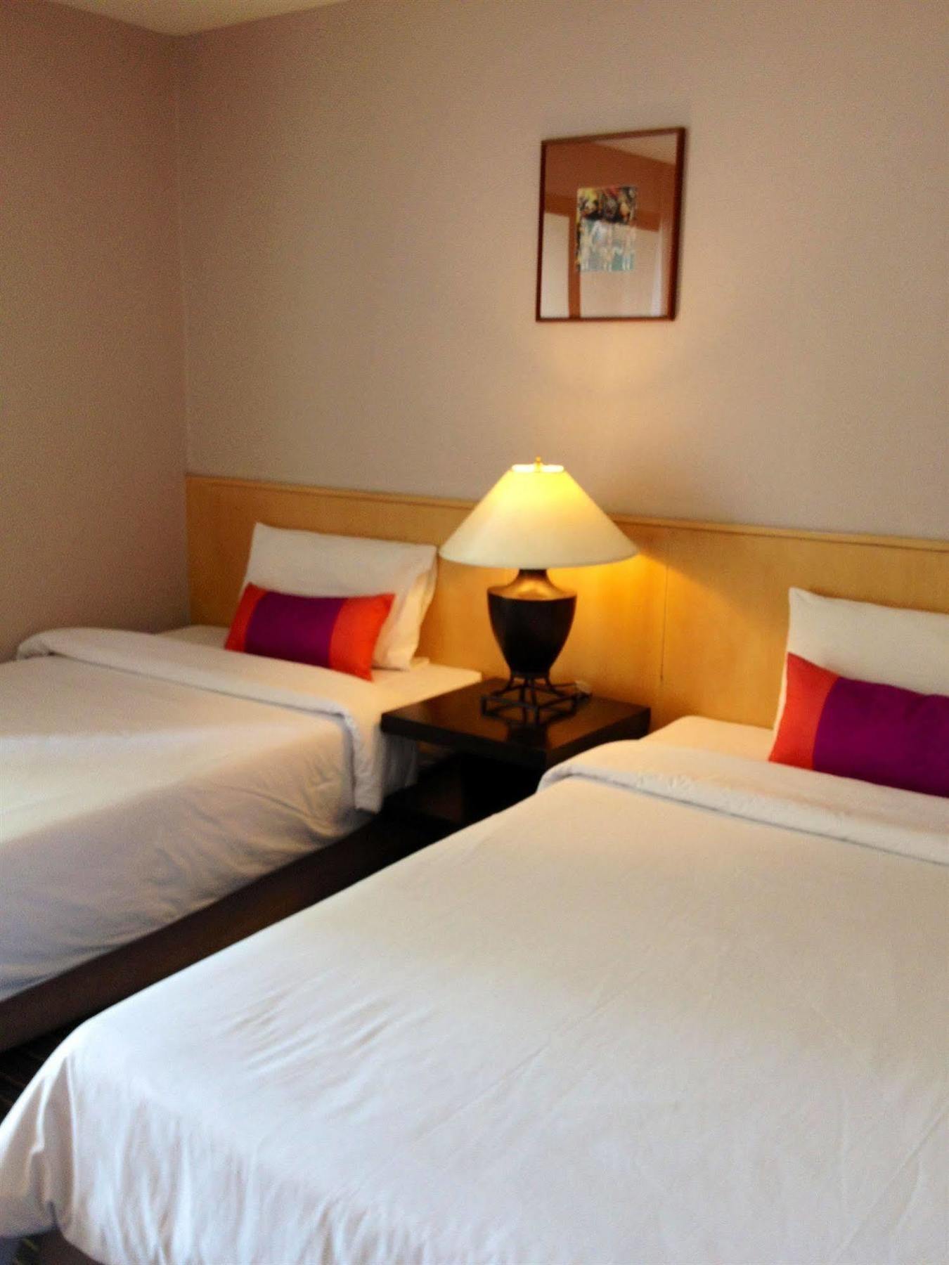 Gardengrove Suites Bangkok Bagian luar foto