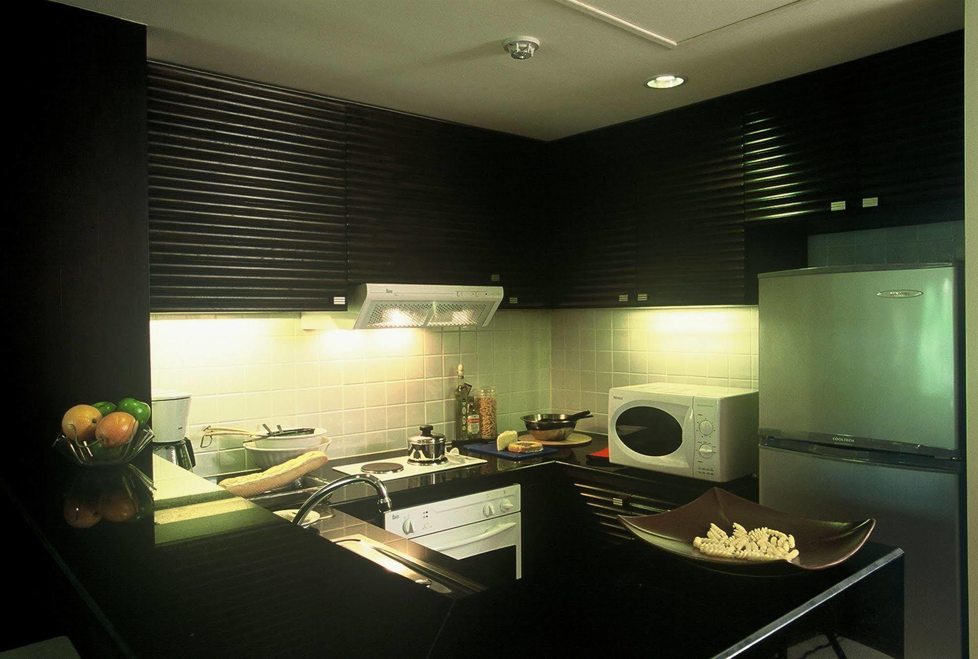 Gardengrove Suites Bangkok Bagian luar foto
