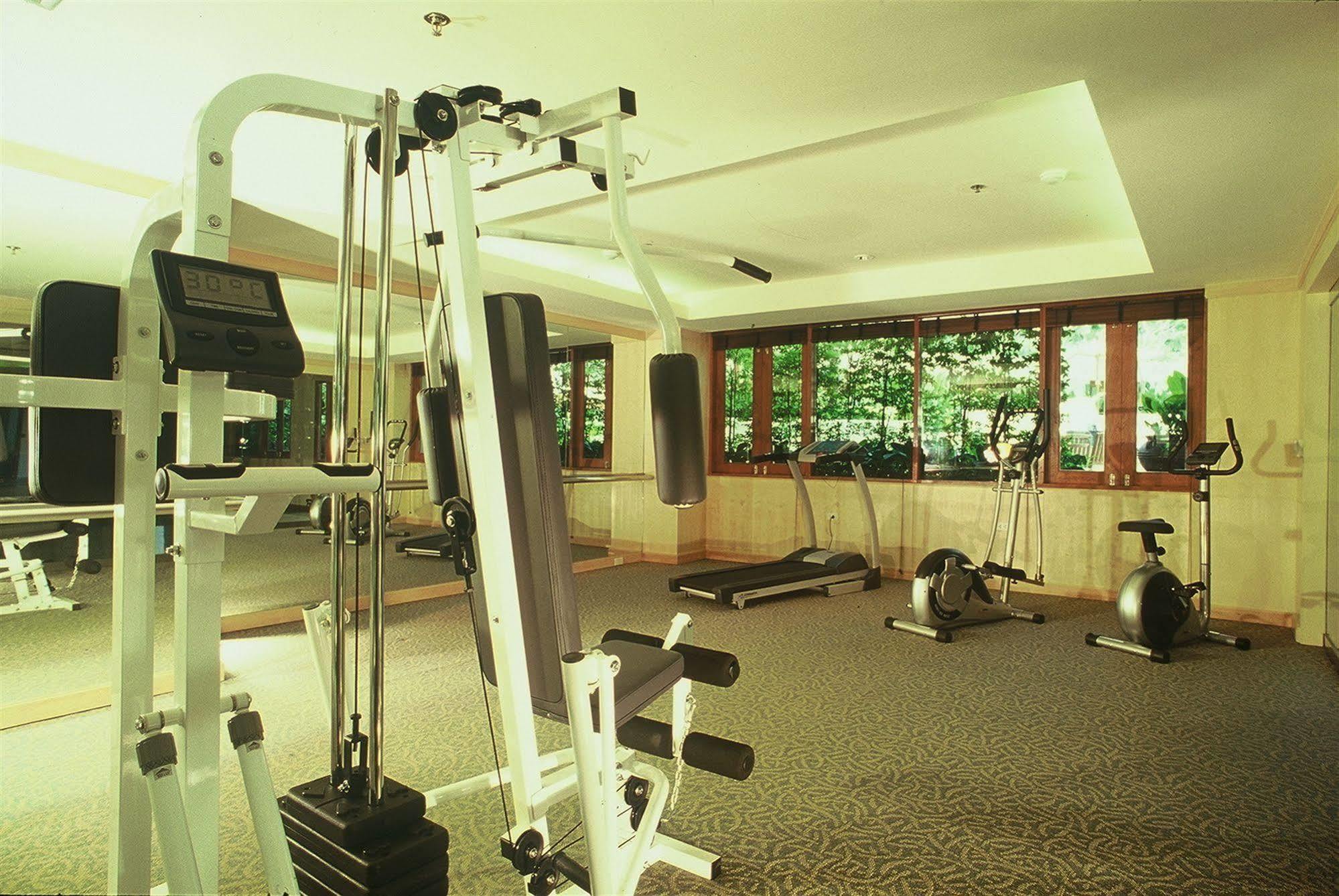 Gardengrove Suites Bangkok Bagian luar foto