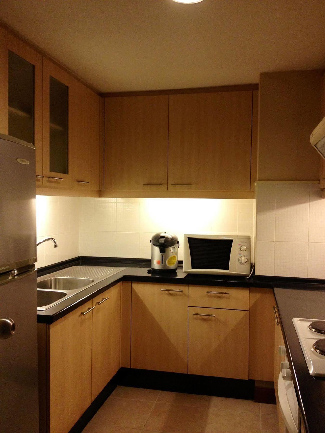 Gardengrove Suites Bangkok Bagian luar foto