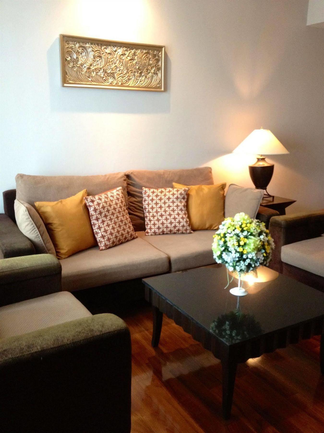 Gardengrove Suites Bangkok Bagian luar foto