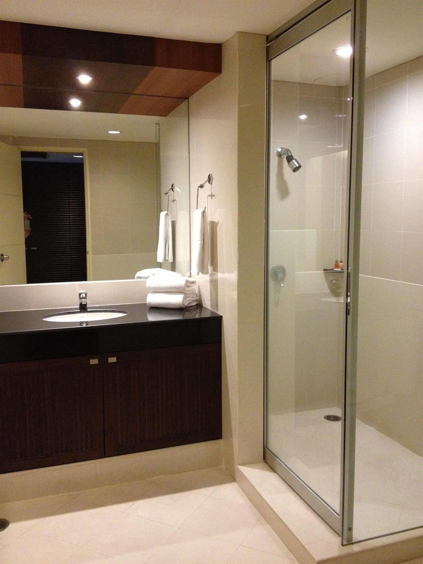 Gardengrove Suites Bangkok Bagian luar foto