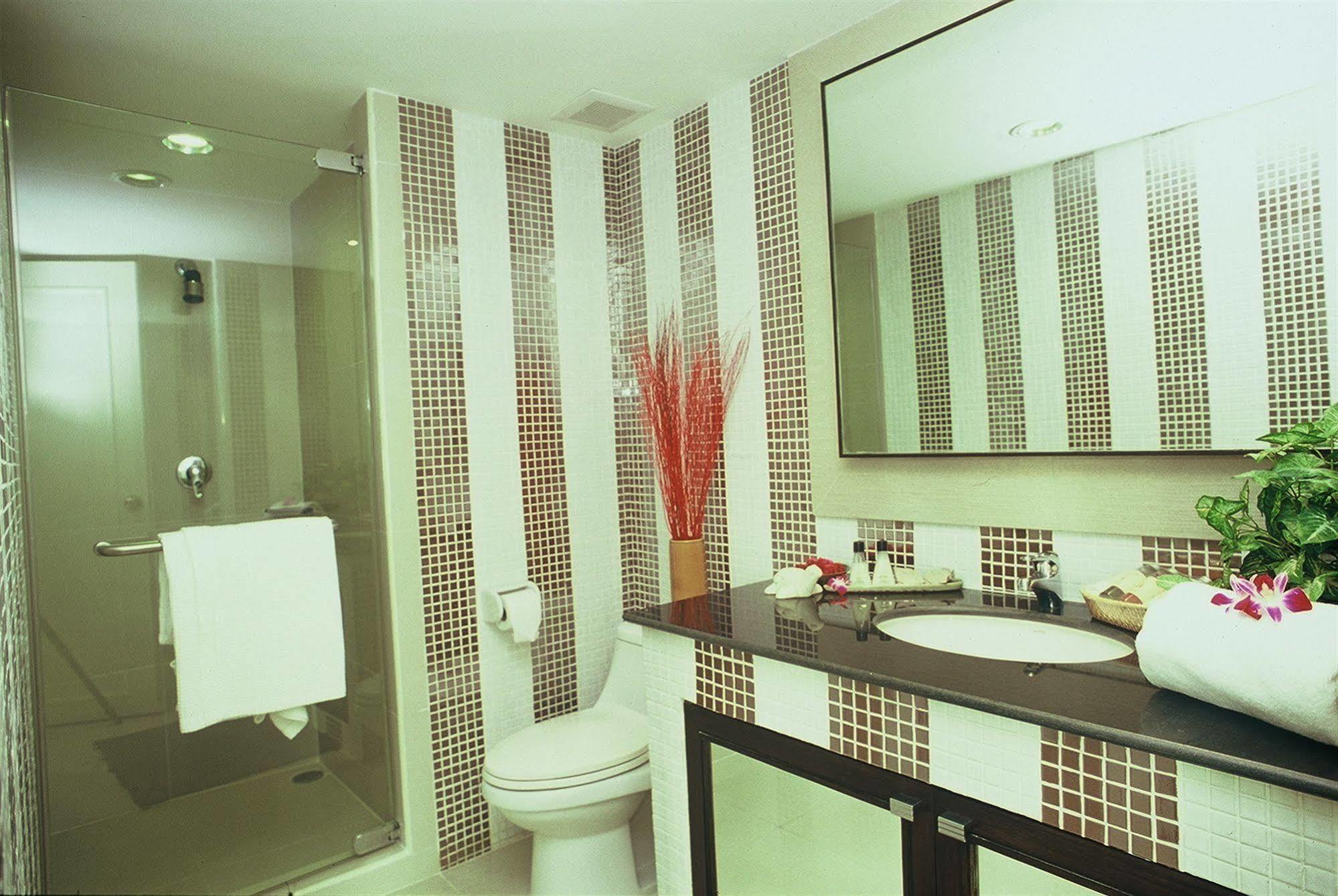 Gardengrove Suites Bangkok Bagian luar foto
