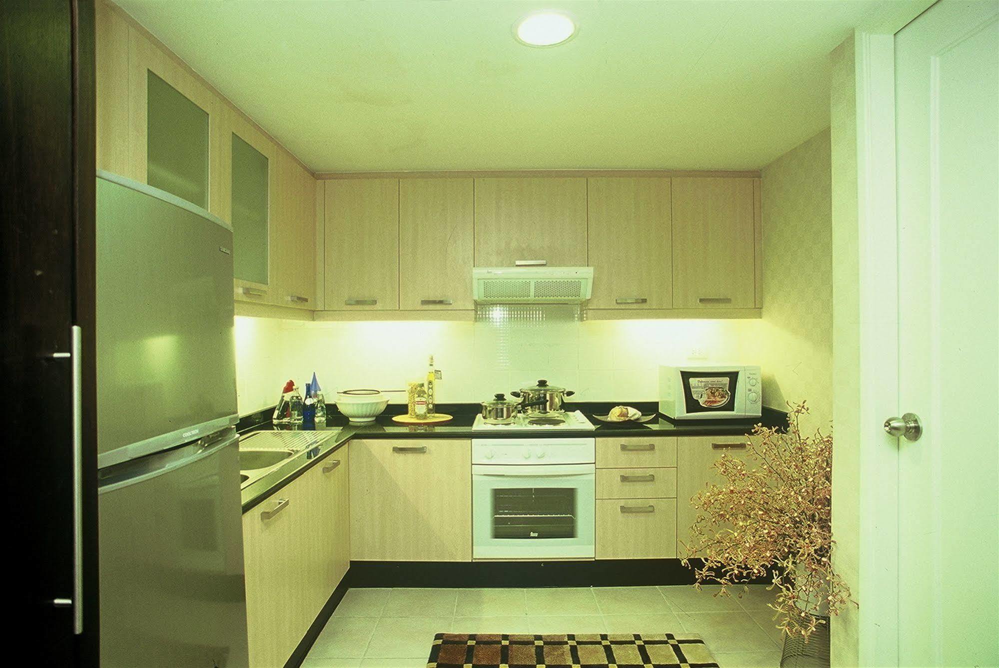 Gardengrove Suites Bangkok Bagian luar foto