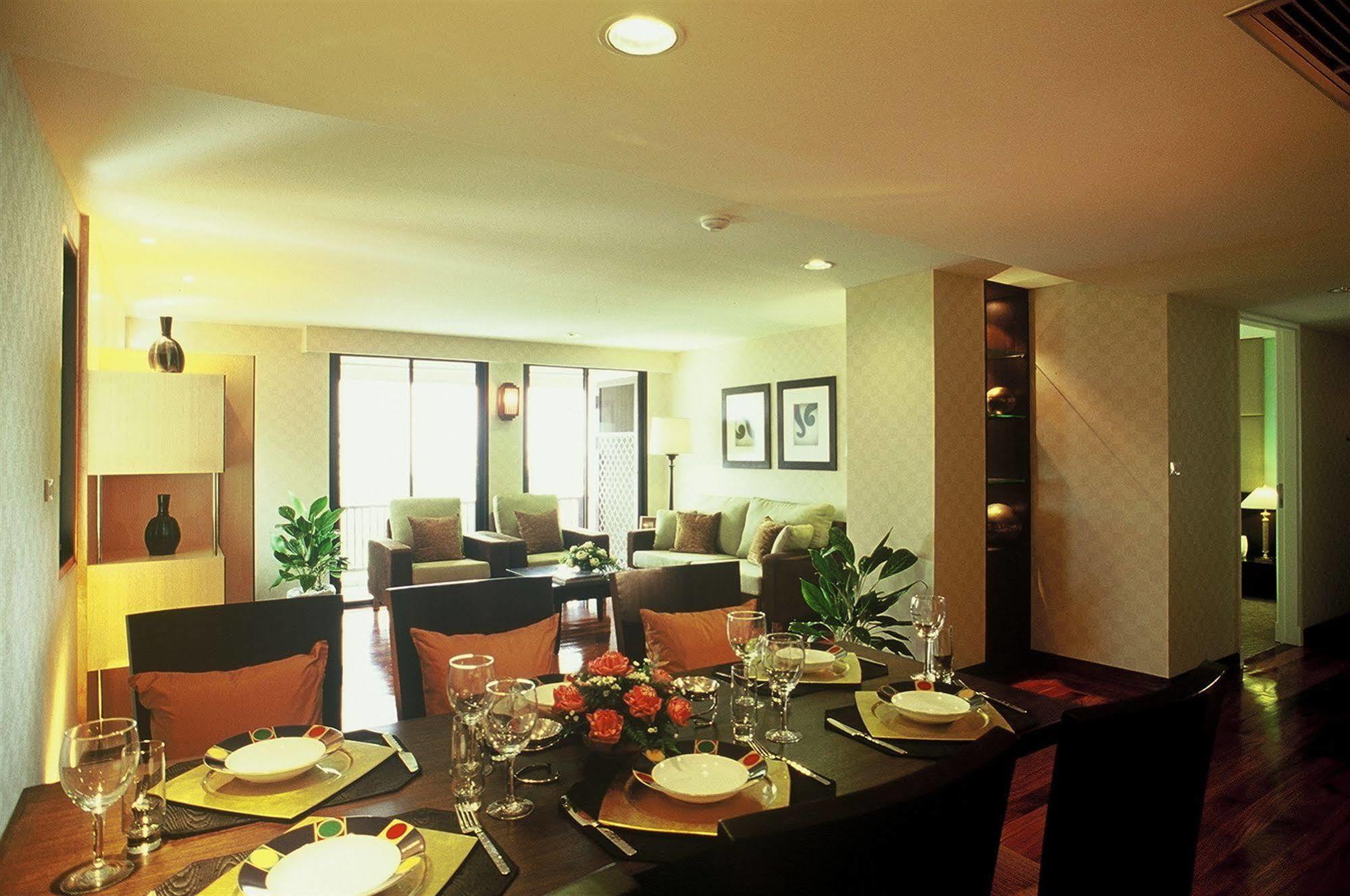 Gardengrove Suites Bangkok Bagian luar foto