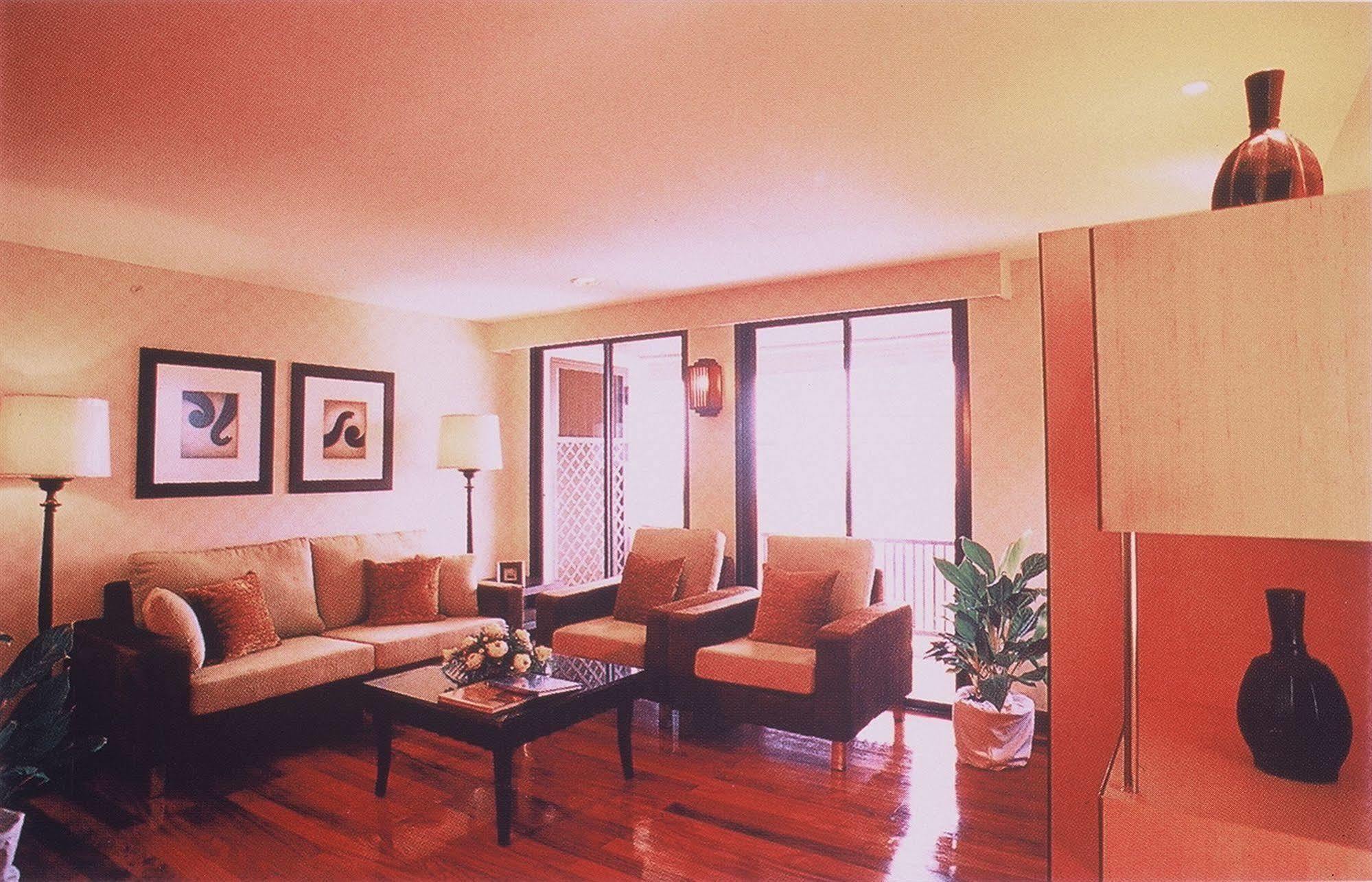 Gardengrove Suites Bangkok Bagian luar foto